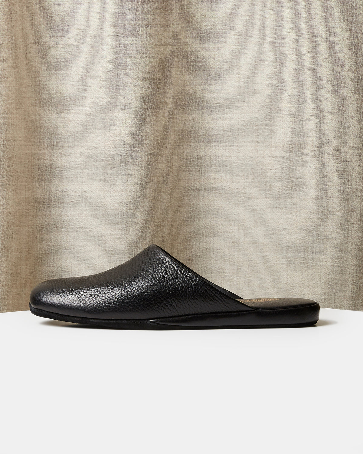 Globetrotter Glide Mule in Black deer leather, view 2