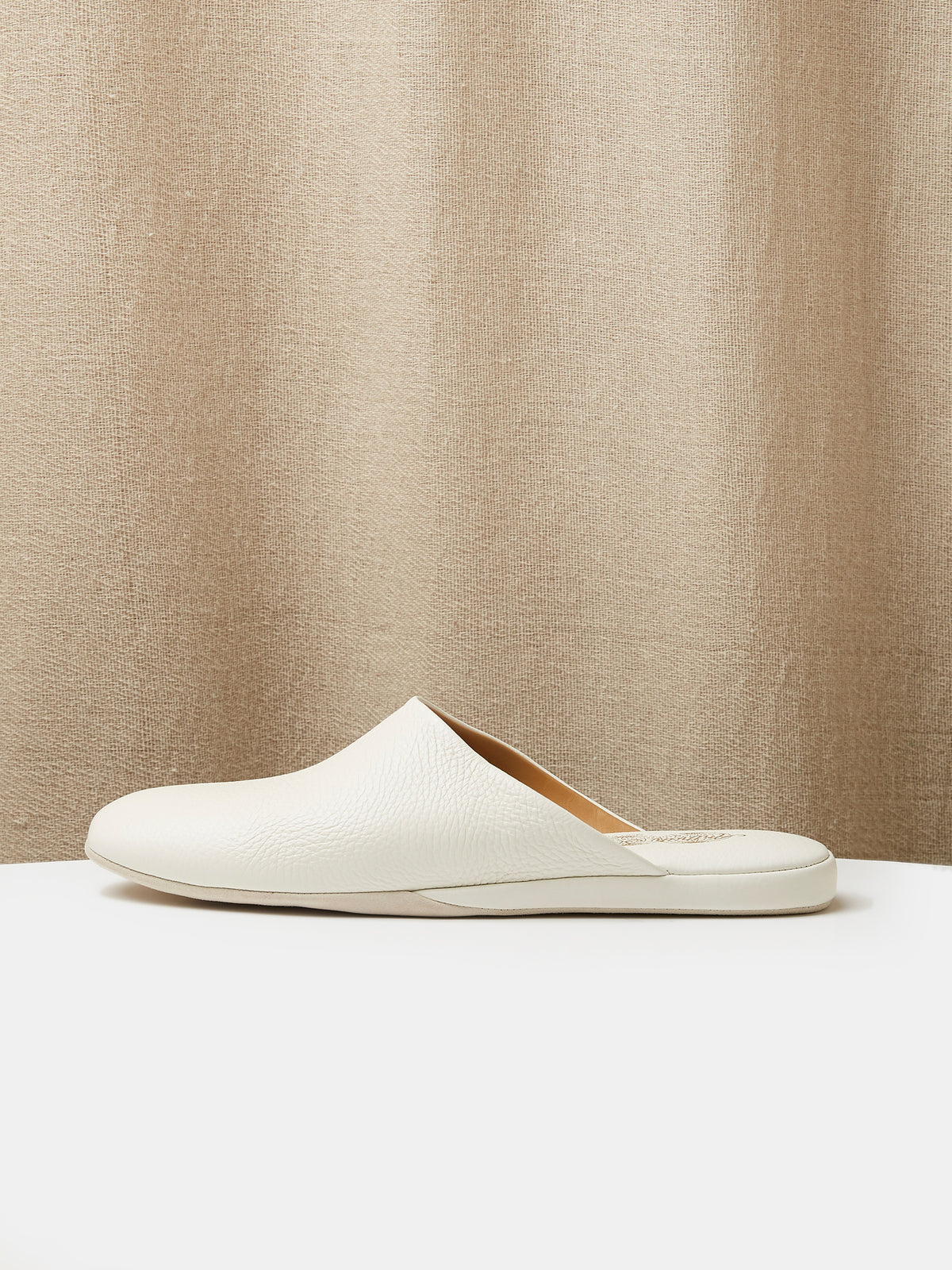 Globetrotter Glide Mule in Off-white deer leather, view 1