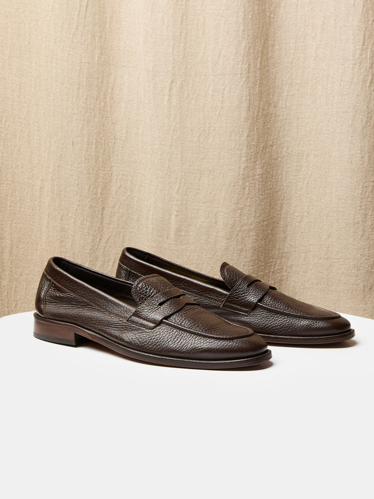 Globetrotter Travel Loafer in Espresso brown deer leather, view 1