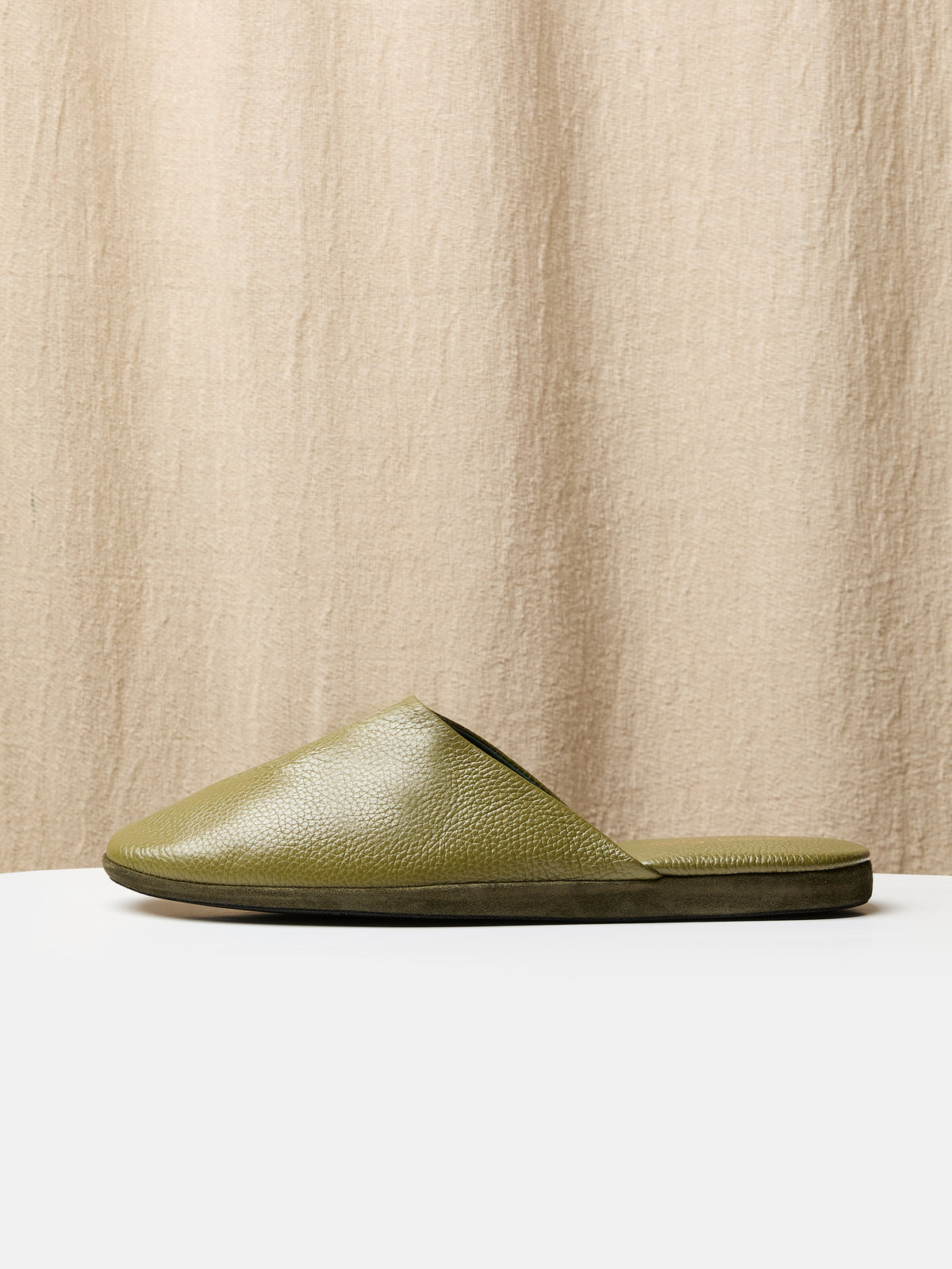 Globetrotter Glide Mule in Moss green deer leather, view 2
