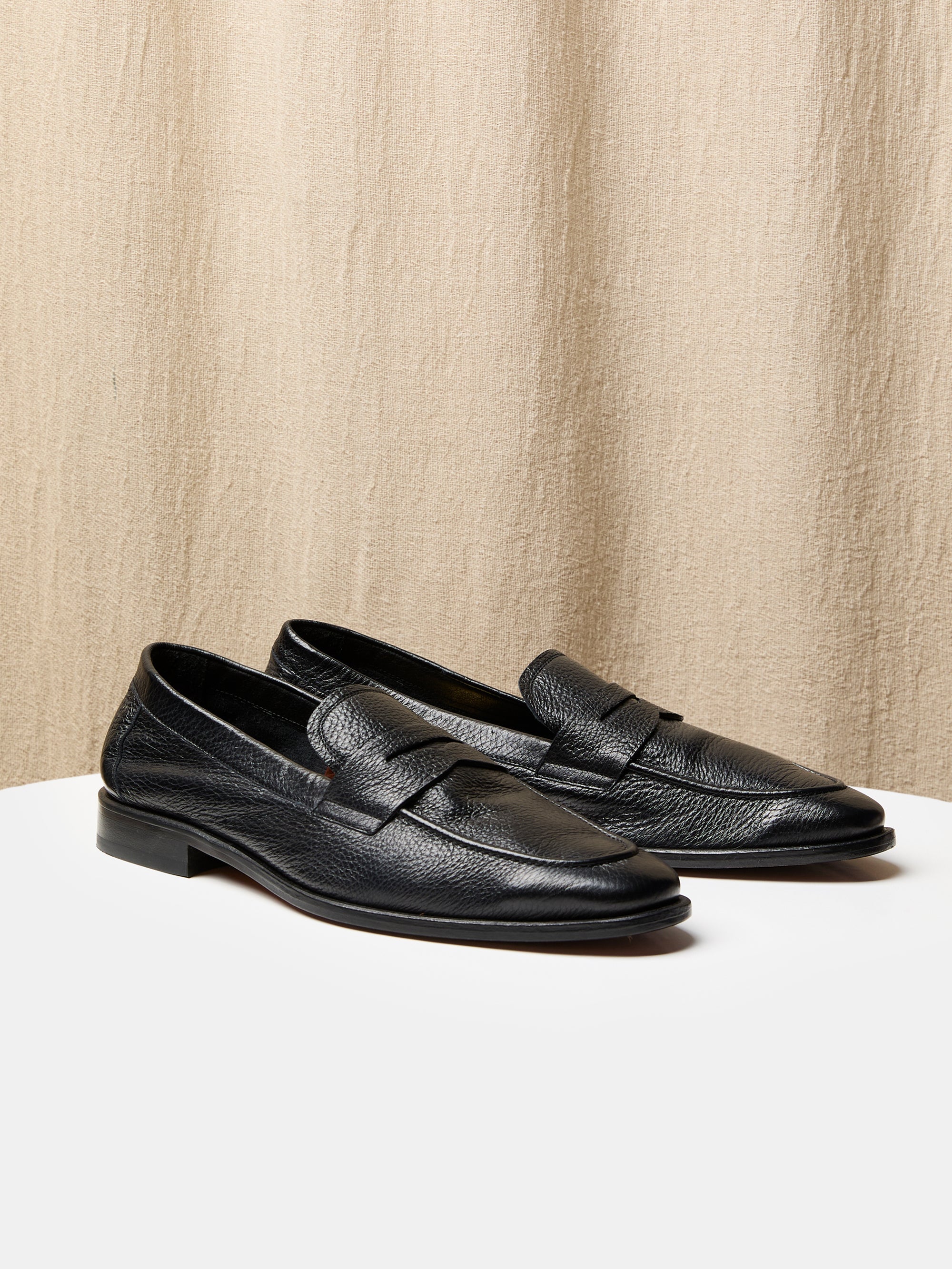 Globetrotter Travel Loafer in Black Deer Leather