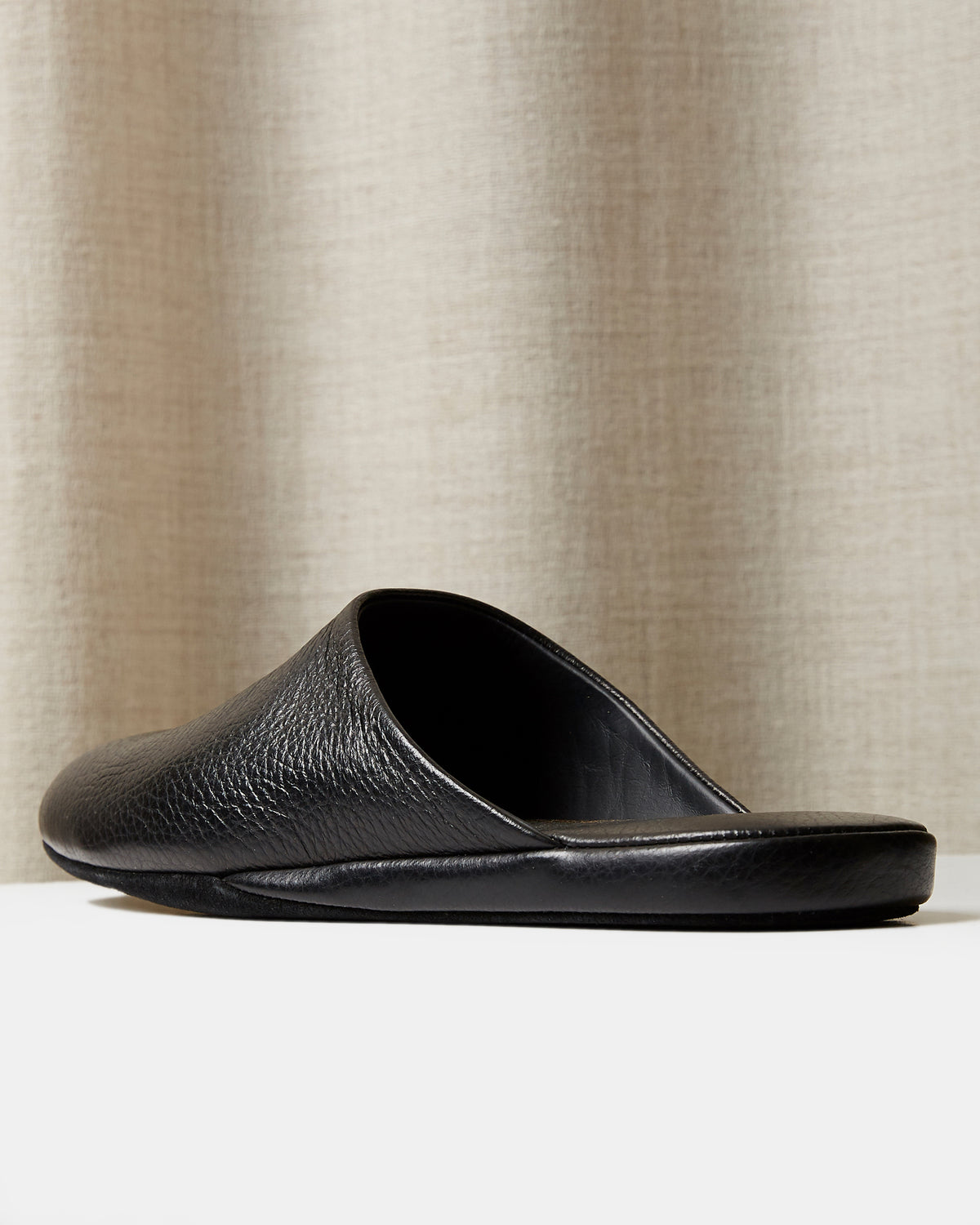 Globetrotter Glide Mule in Black deer leather, view 4