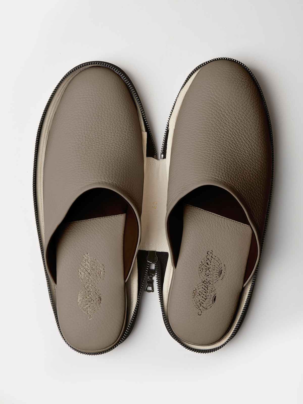 Globetrotter Glide Mule in Fango grey deer leather, view 2