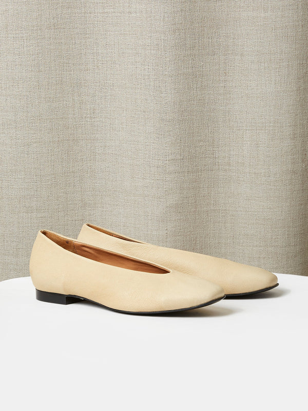 The Amarantos Loafer in Cream Deer Leather
