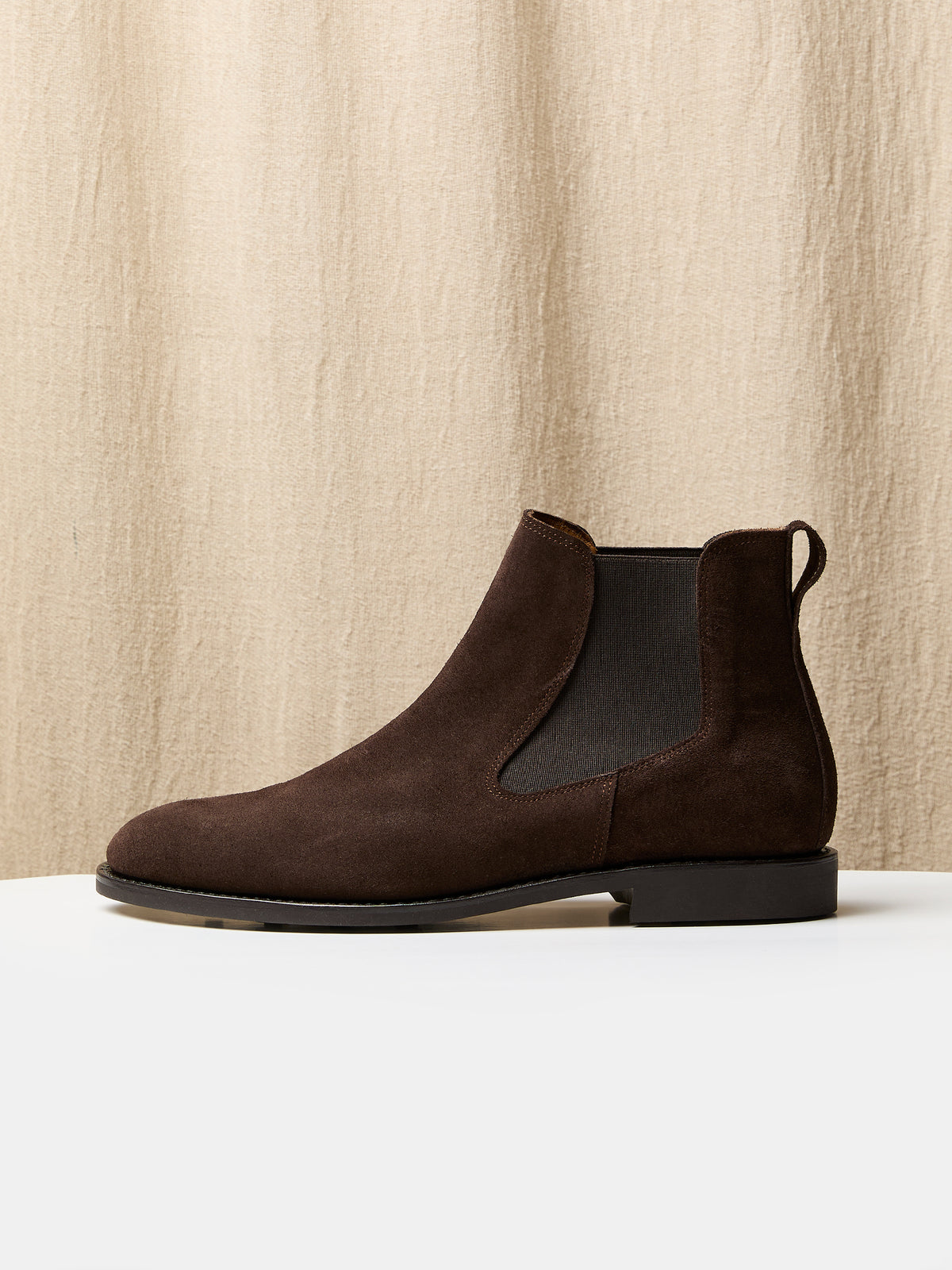Chelsea Boot in Dark brown suede, view 2