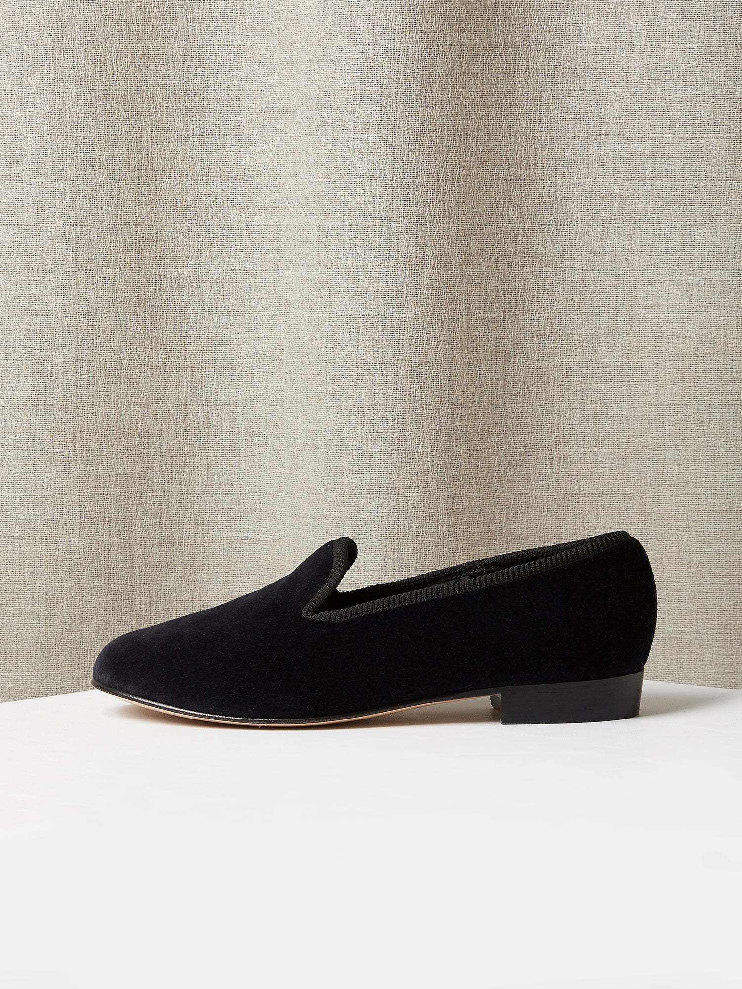 Albert Slipper in Velvet, Arthur Sleep