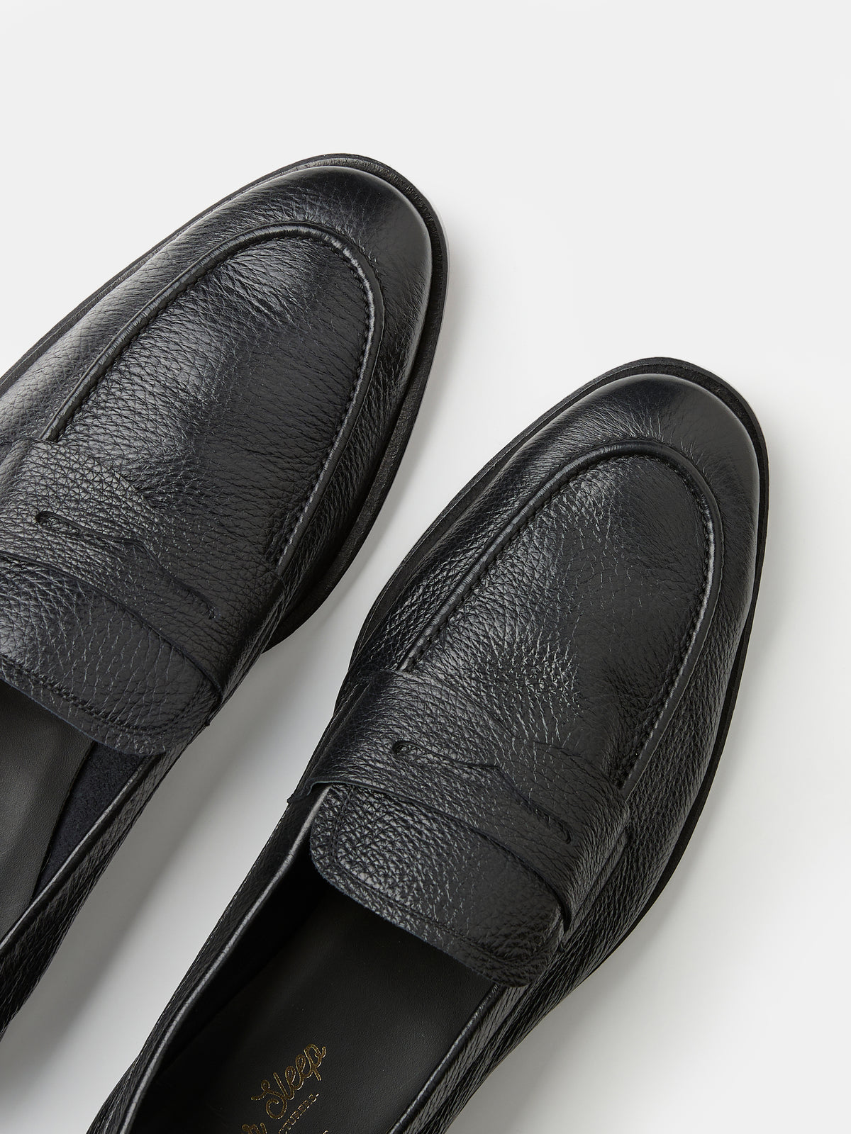 Globetrotter Travel Loafer in Black deer leather, view 3
