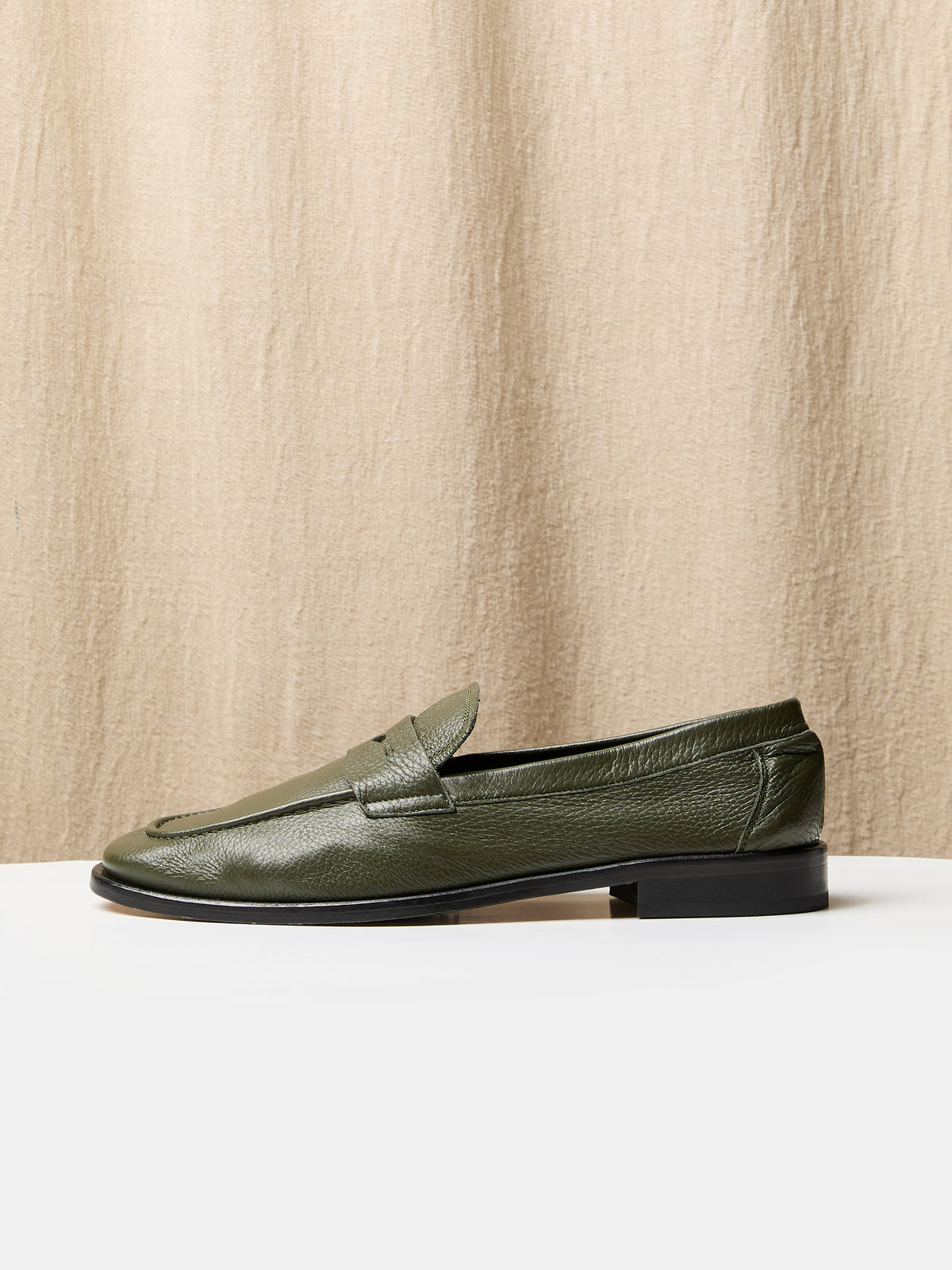 Globetrotter Travel Loafer in Deep green deer leather, view 2