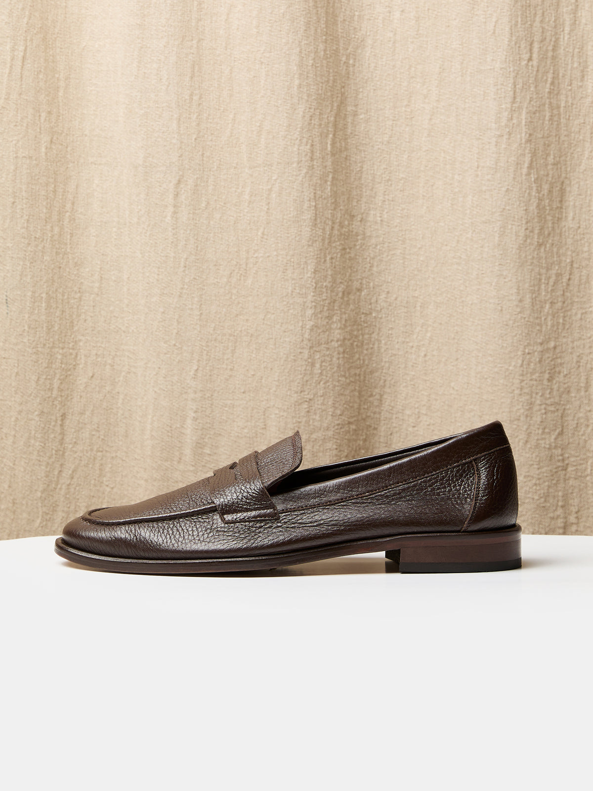 Globetrotter Travel Loafer in Espresso brown deer leather, view 2