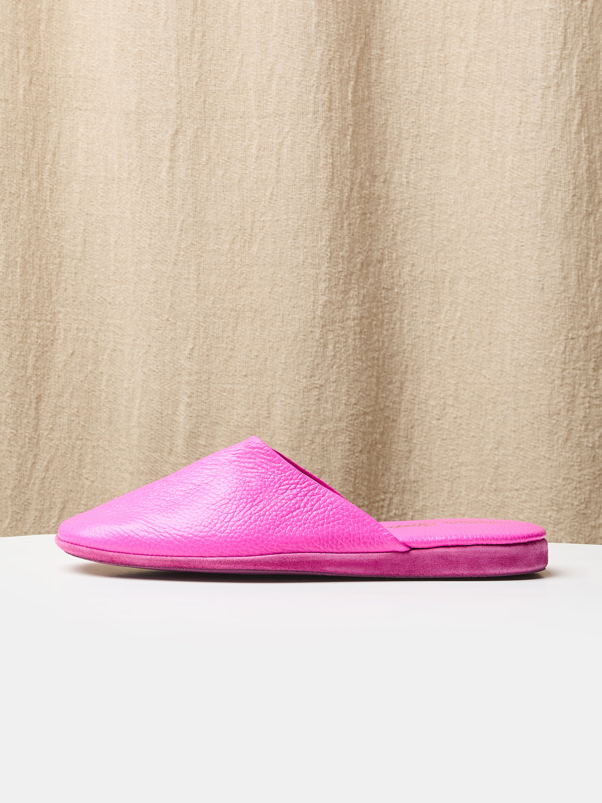 Globetrotter Glide Mule in Vivid pink deer leather, view 2