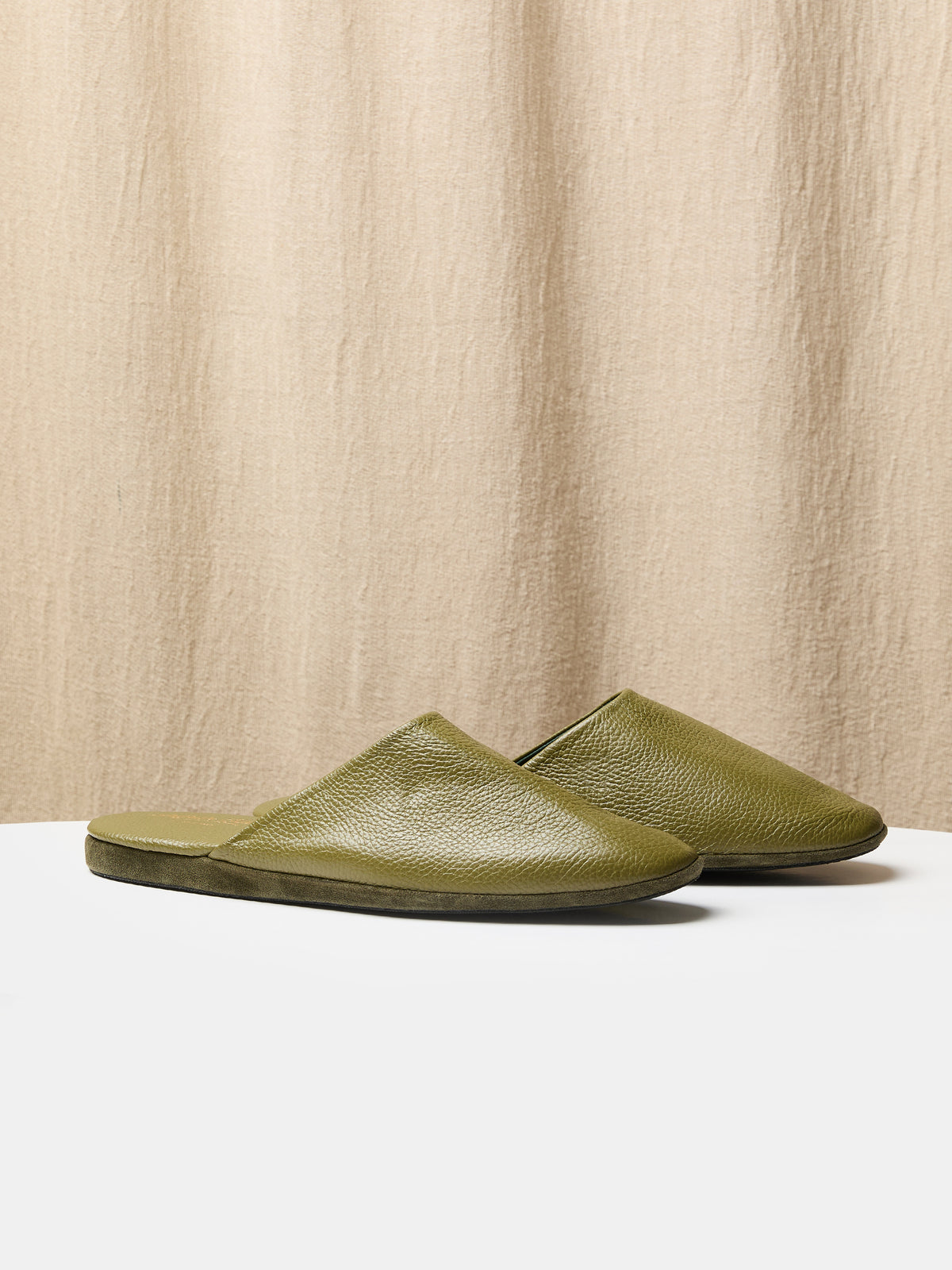 Globetrotter Glide Mule in Moss green deer leather, view 1
