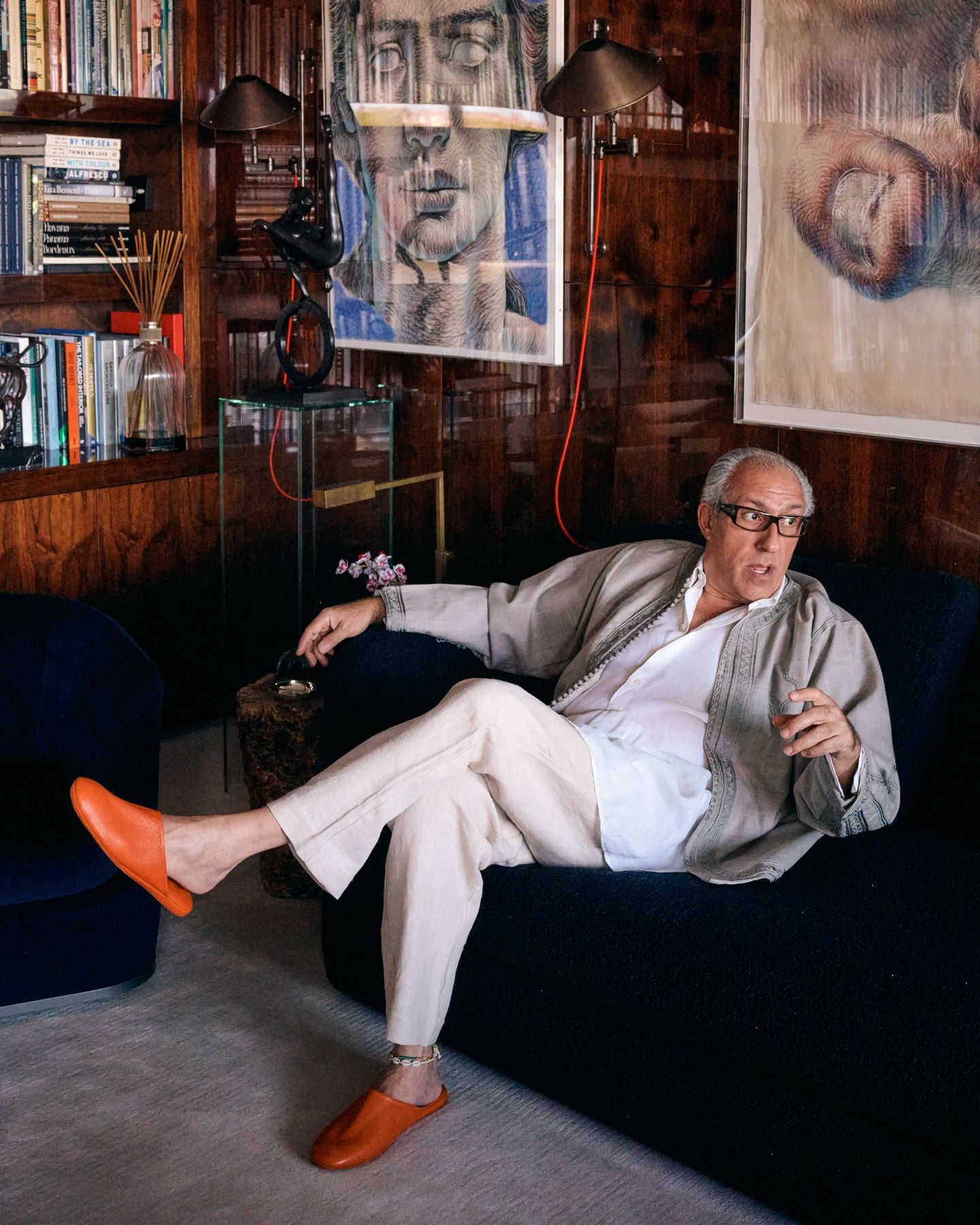 Broosk · in his library